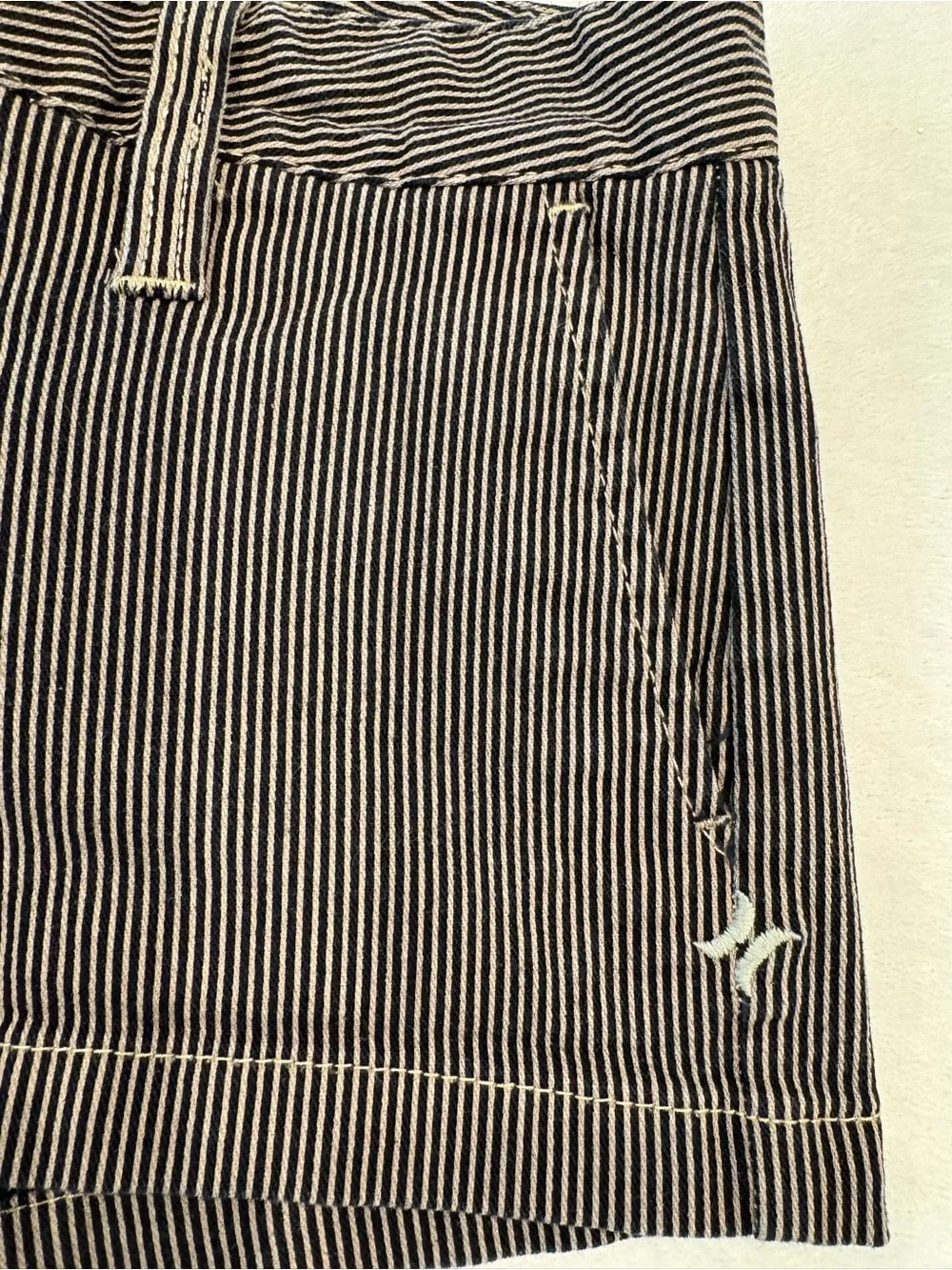 Hurley Low Rise striped shorts/ Y2K Classic Fit Low-rise - Picture 6 of 9